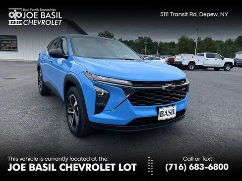 Used 2024 Chevrolet Trax RS w/ Driver Confidence Package FWD image 1