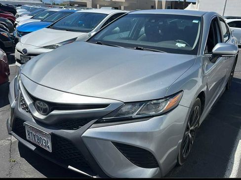 Used 2020 Toyota Camry SE w/ Cold Weather Package AWD/4WD image 1