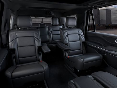 New 2027 Lincoln Navigator Reserve w/ Jet Appearance Package AWD/4WD image 11