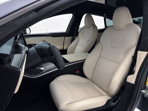 Used 2021 Tesla Model S Plaid image 19