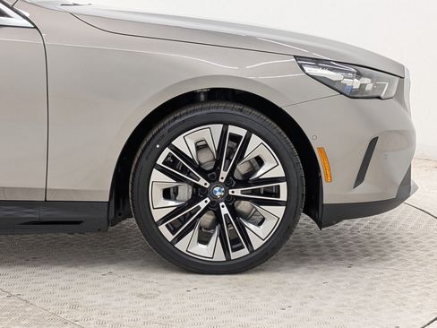New 2026 BMW i5 eDrive40 w/ Premium Package RWD image 12