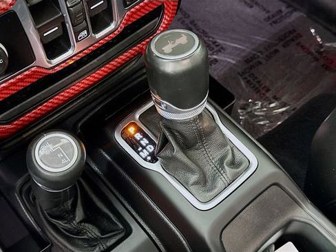 Used 2020 Jeep Wrangler Unlimited Sahara image 16