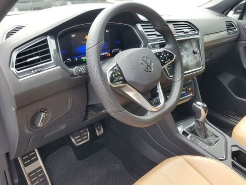 Used 2024 Volkswagen Tiguan SE R-Line FWD image 19