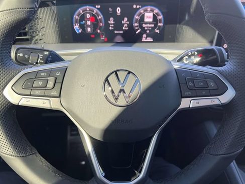 New 2026 Volkswagen Tiguan SE R-Line FWD image 14