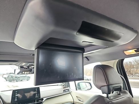 Used 2024 Toyota Sienna Platinum image 27