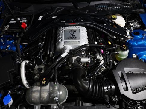 Used 2021 Ford Mustang Shelby GT500 w/ Carbon Fiber Track Pack RWD image 6