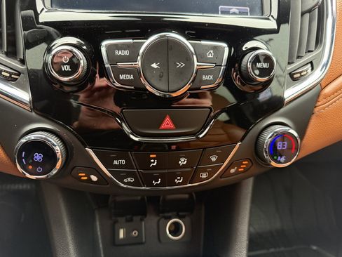 Used 2017 Chevrolet Cruze Premier image 23