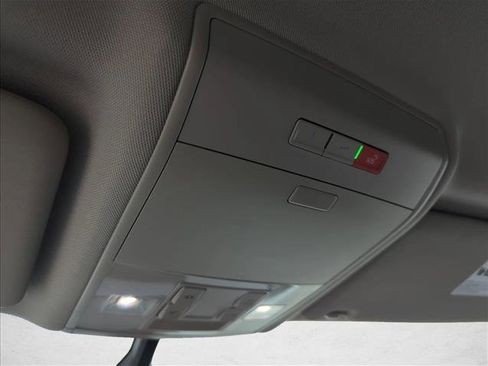 Used 2023 Volkswagen Atlas SE w/ Black Wheel Package image 12