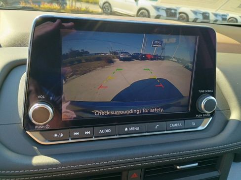 Used 2023 Nissan Rogue SV image 29