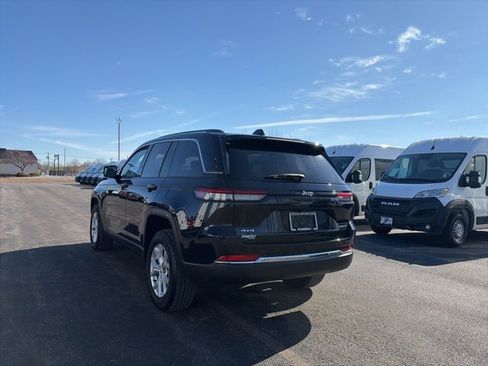 Used 2023 Jeep Grand Cherokee Limited image 3