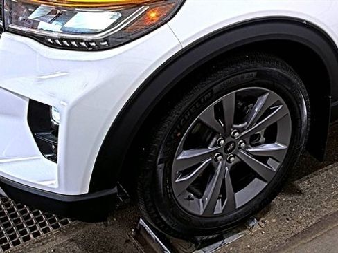 Used 2026 Ford Explorer Active w/ Active Comfort Package AWD/4WD image 2