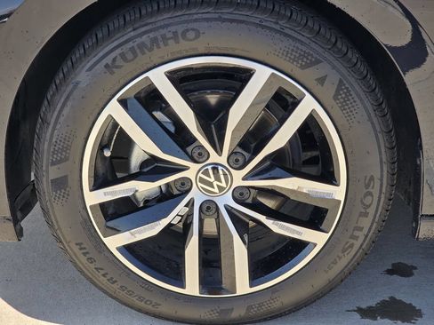 Used 2026 Volkswagen Jetta SE FWD image 9