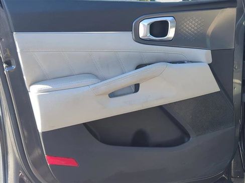 Used 2021 Kia Sorento SX image 19