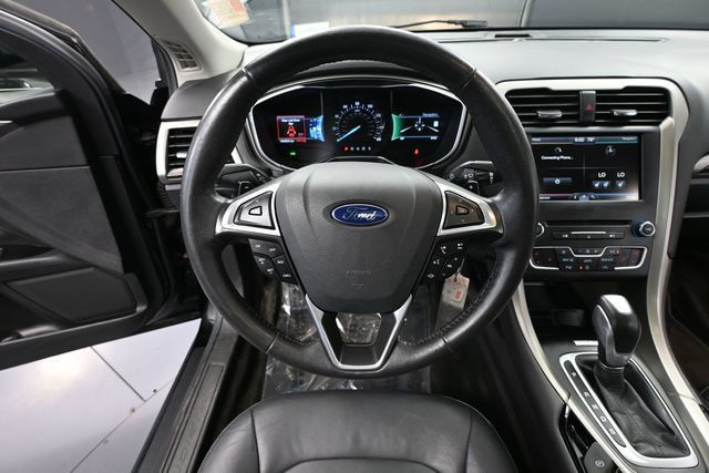 Used 2016 Ford Fusion SE w/ Equipment Group 202A FWD image 22