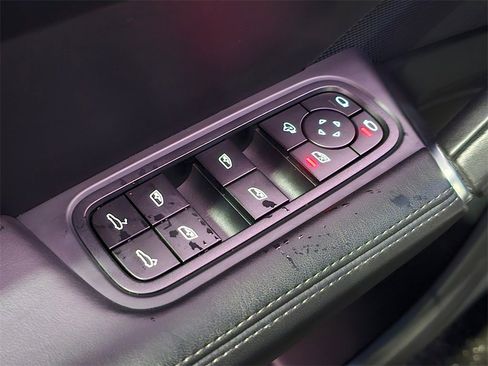 Used 2022 Porsche Cayenne image 23