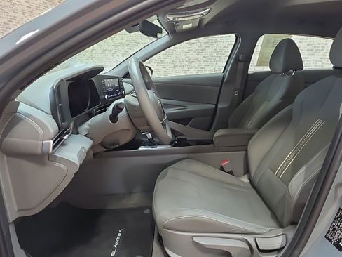 Used 2022 Hyundai Elantra Blue FWD image 21