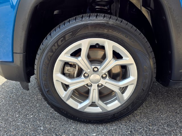 Used 2024 Jeep Compass Latitude AWD/4WD image 27