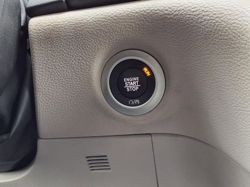 Used 2024 Chrysler Pacifica Limited FWD image 14