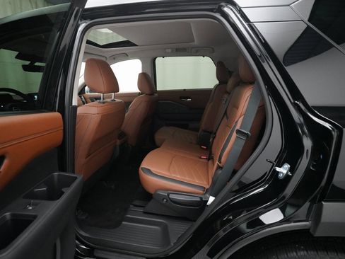 Certified 2024 Nissan Pathfinder Platinum w/ Cargo Package image 16