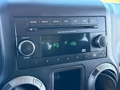 Used 2015 Jeep Wrangler Sport image 27