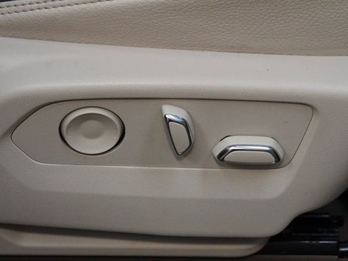 Used 2022 GMC Yukon XL Denali image 10