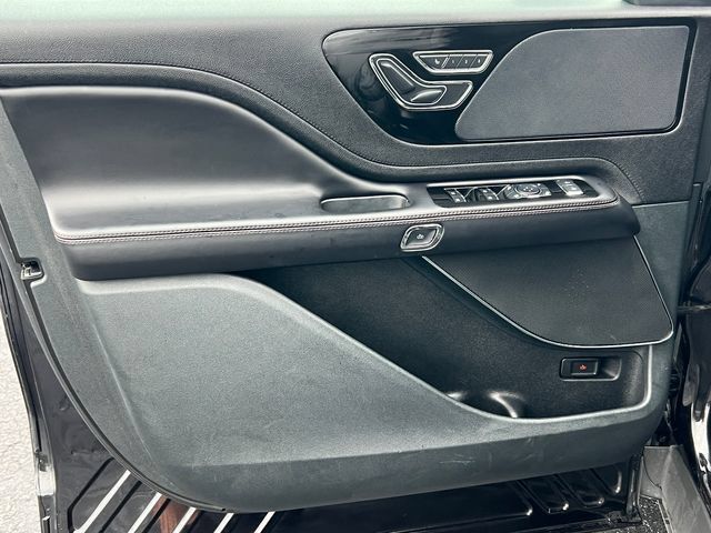 Used 2023 Lincoln Aviator AWD w/ Premium Package image 16