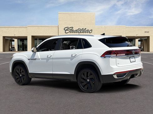 Used 2025 Volkswagen Atlas Cross Sport SE FWD image 7