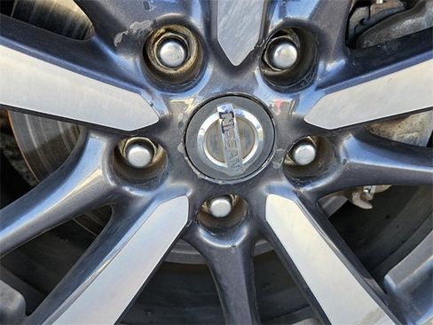 Used 2016 Nissan Altima 2.5 SR w/ Interior Lighting Package image 17