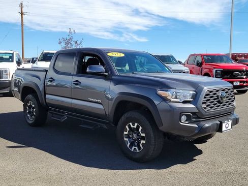 Used 2022 Toyota Tacoma TRD Off-Road w/ Technology Package AWD/4WD image 4