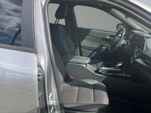 Used 2024 Chevrolet Trax RS w/ Sunroof Package image 8