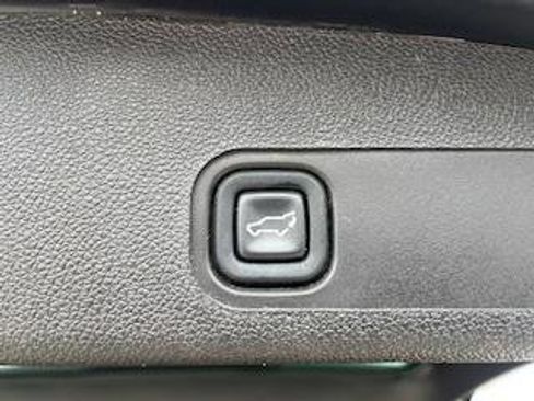 Used 2011 Chevrolet Tahoe LTZ image 14