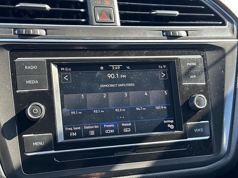 Used 2022 Volkswagen Tiguan S image 11