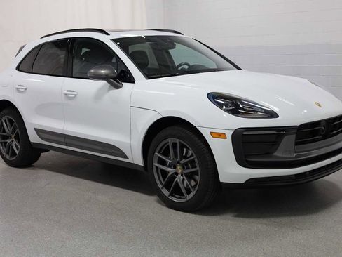 Certified 2025 Porsche Macan Turbo image 13