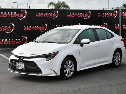 Used 2025 Toyota Corolla LE image 3