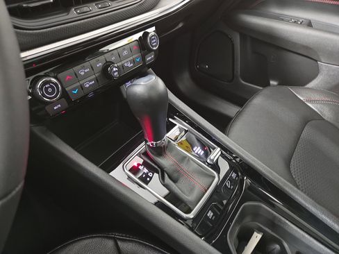 Used 2025 Jeep Compass Trailhawk w/ Sun & Sound Group image 24