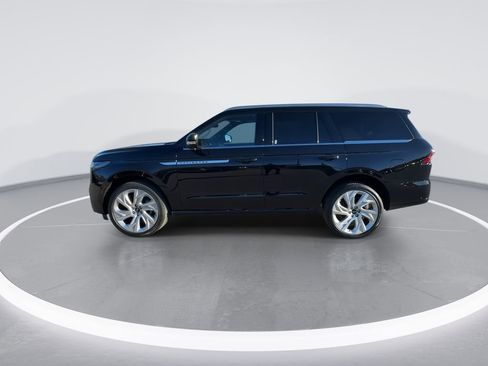 New 2025 Lincoln Navigator Reserve AWD/4WD image 5