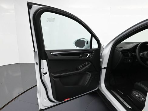 Used 2026 Porsche Macan S AWD/4WD image 16