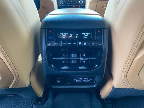 Used 2021 Jeep Grand Cherokee L Summit image 32