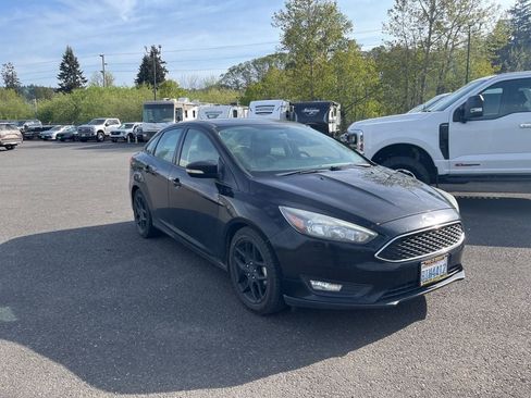 Used 2016 Ford Focus SE w/ Equipment Group 201A FWD image 4
