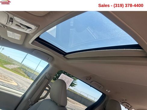 Used 2017 Toyota Sienna XLE FWD image 17