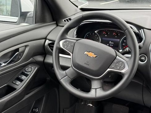 Used 2023 Chevrolet Traverse LT FWD image 14