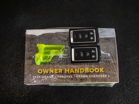 Used 2024 Jeep Grand Cherokee Summit image 51