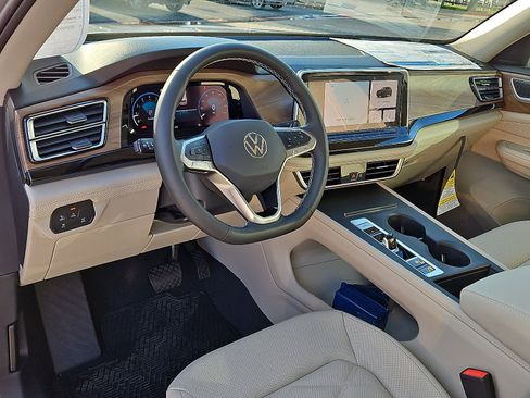 New 2026 Volkswagen Atlas SE image 13