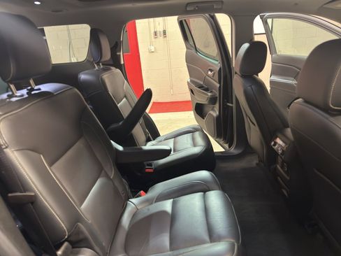 Used 2018 GMC Acadia SLT image 25