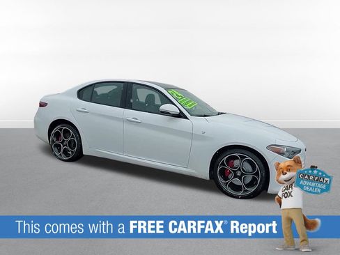 Used 2023 Alfa Romeo Giulia Ti AWD/4WD image 3