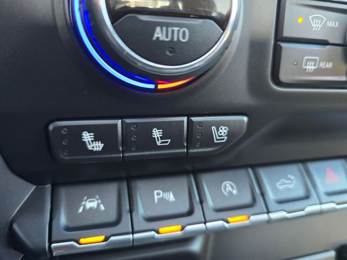 Used 2020 Chevrolet Silverado 1500 High Country w/ Technology Package image 17