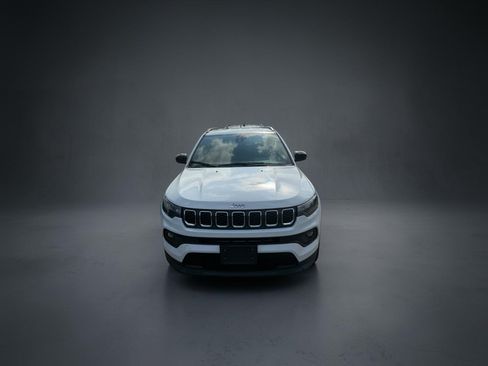 Used 2024 Jeep Compass Latitude AWD/4WD image 2