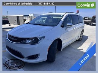 Used 2017 Chrysler Pacifica Limited FWD video 1
