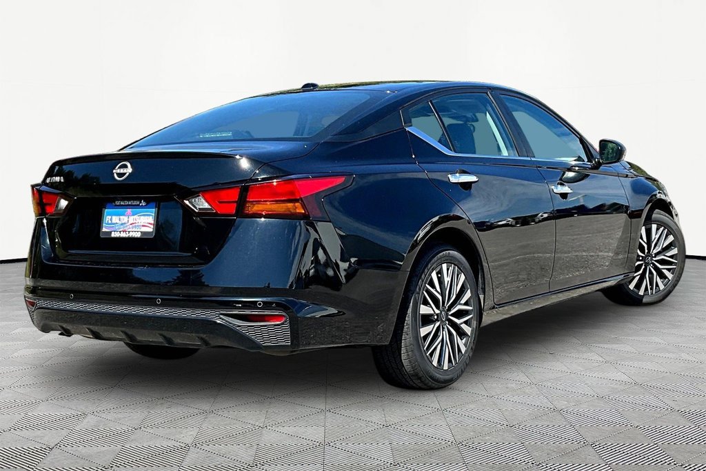 Used 2025 Nissan Altima 2.5 SV FWD image 7