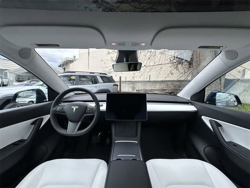 Used 2021 Tesla Model Y Long Range image 10